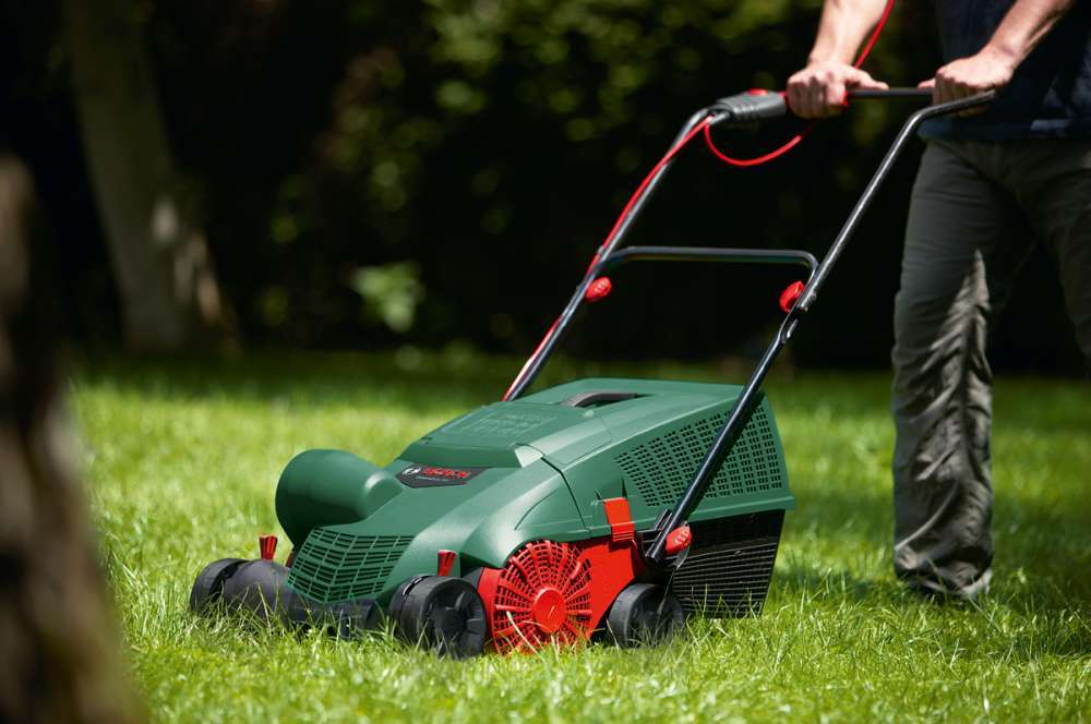 Bosch UniversalRake 900 Çim Havalandırma Makinesi